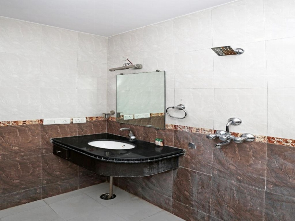Room image 4